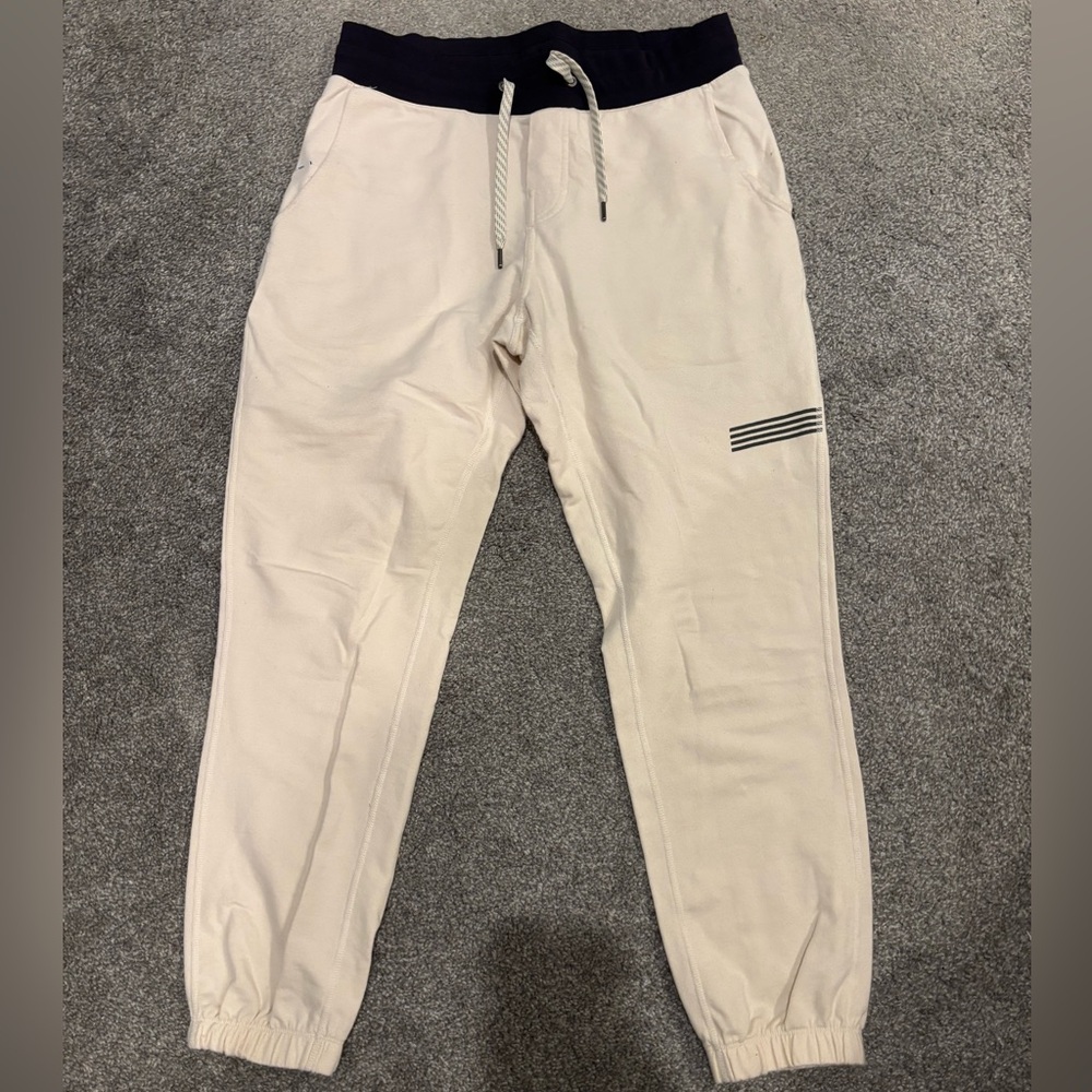 Vuori cream joggers sweats